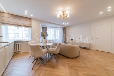 Išnuomojamas stilingas 2 kambarių butas Šiaulių bulvare – Vilniaus g. 217 (nuotrauka 2)
