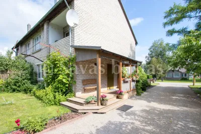 Parduodama tvarkinga ir jauki 2 aukštų gyvenamojo namo dalis išpuoselėtoje aplinkoje Pakruojo r., Žvirblonių k., Simaniškių g. 21. (nuotrauka 3)