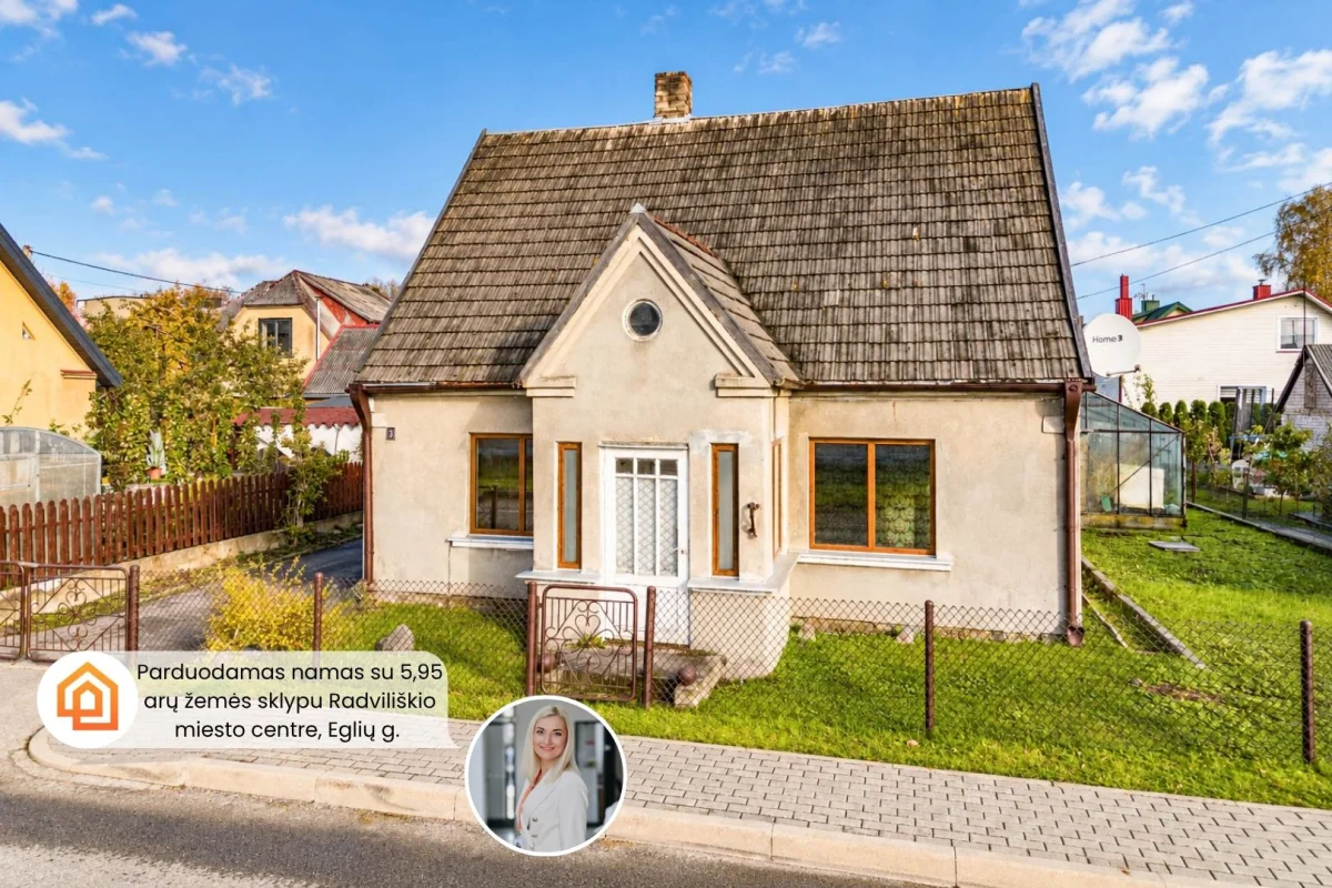 Parduodamas vieno aukšto su mansarda gyvenamasis namas Radviliškio miesto centre, Eglių gatvėje.