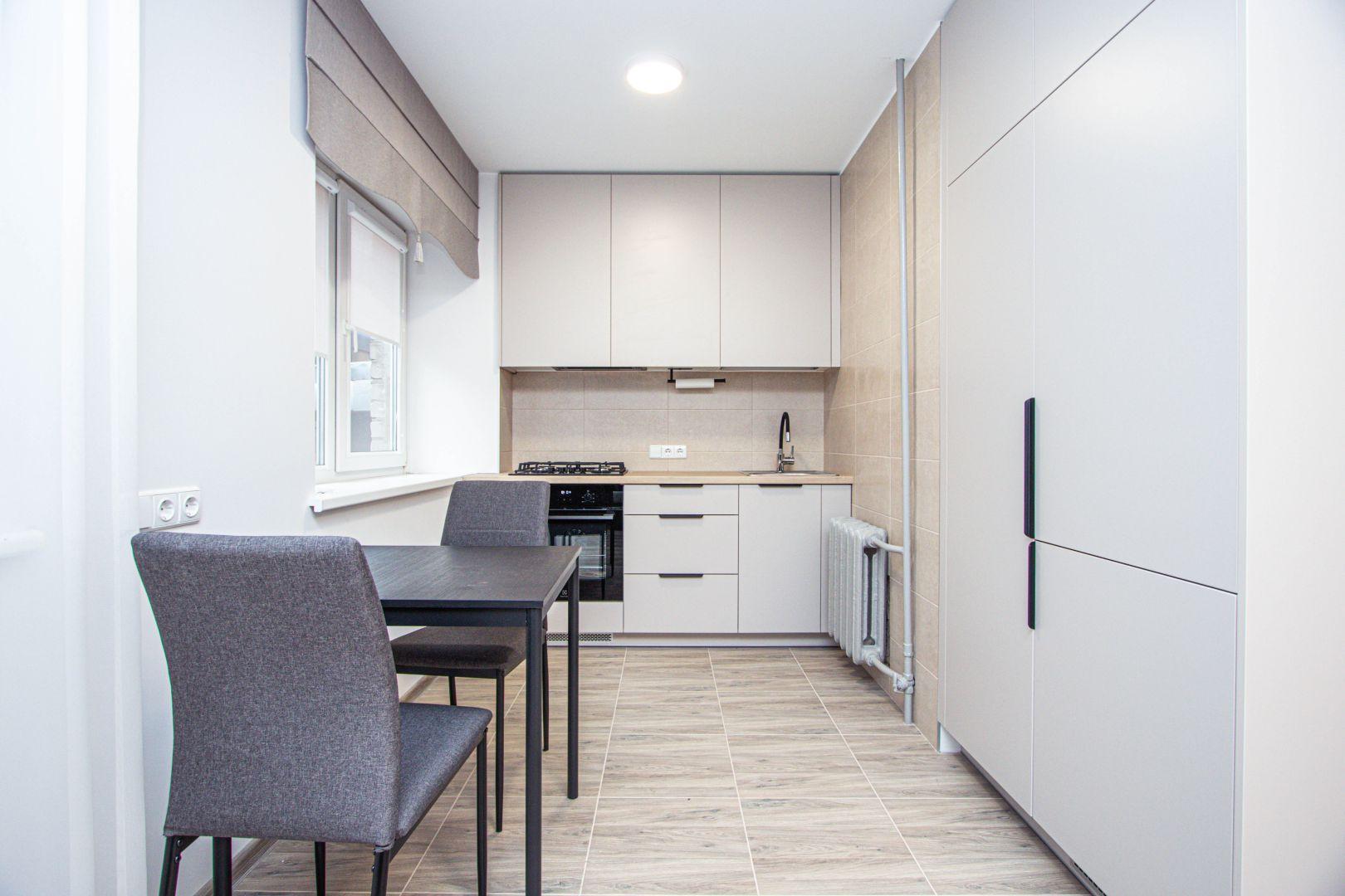 Išnuomojamas miesto centre pilnai įrengtas 2 kambarių butas, Vasario 16-osios g. 31, Šiauliuose
