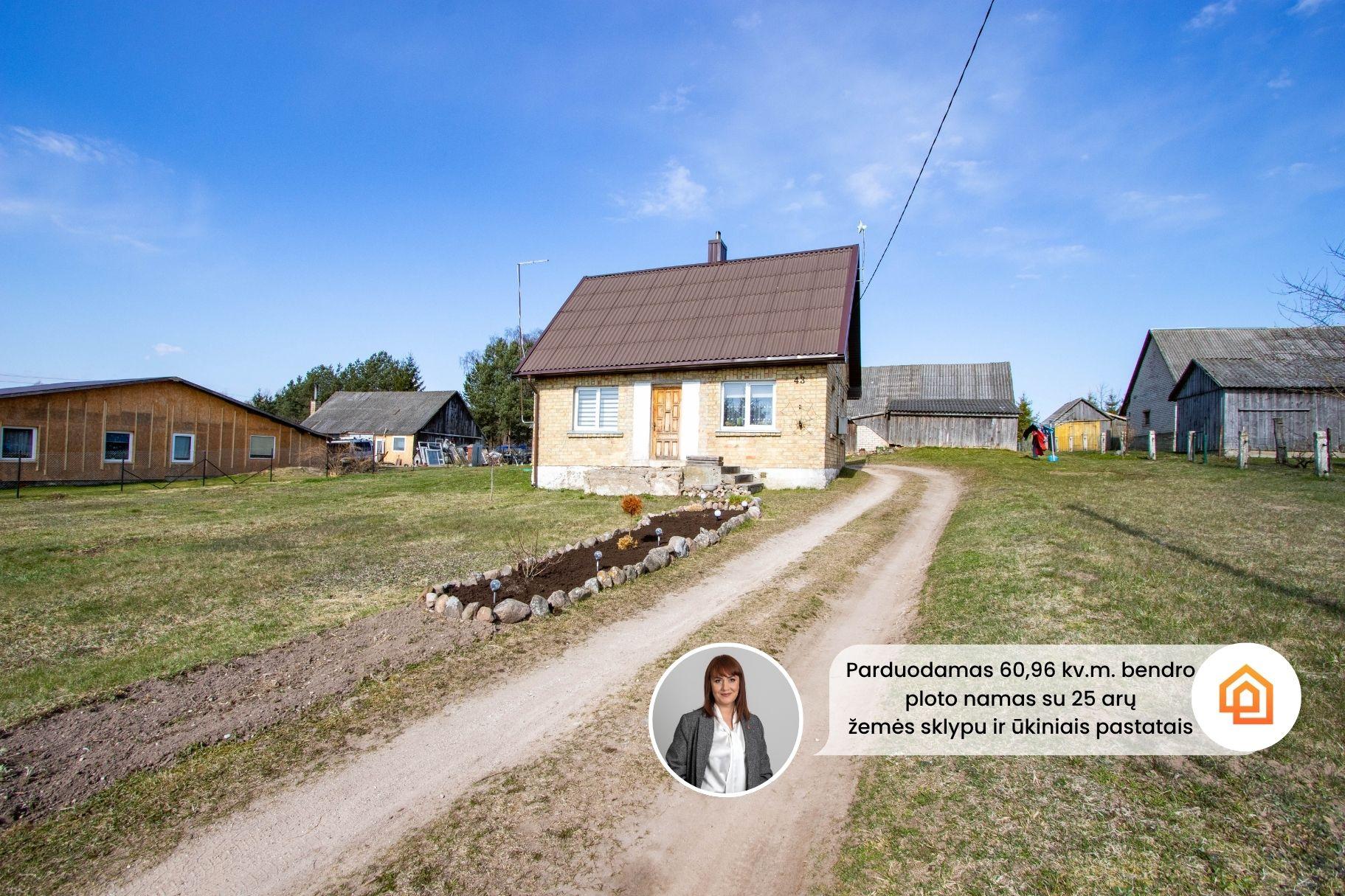 Parduodama sodyba Kelmės r., Grimzių k. 43 su mūriniu 60,69 kv.m. namu ir 25 arų sklypu