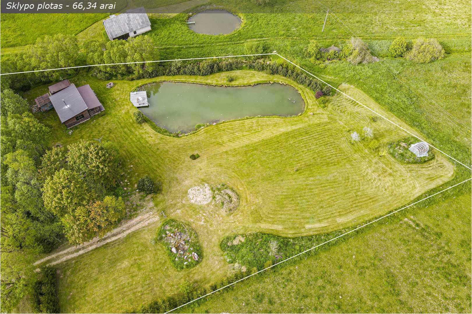 Parduodama sodyba su įrengtu gyvenamuoju namu, 66,34 arų sklypu bei tvenkiniu, 7 km nuo Telšių, Viešvienų I k.