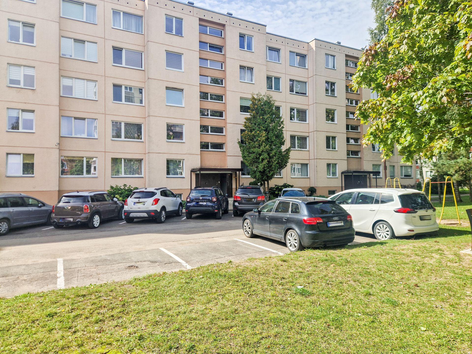 Parduodamas 1 kambario butas su balkonu Krymo g. 12, &Scaron;iauliuose.