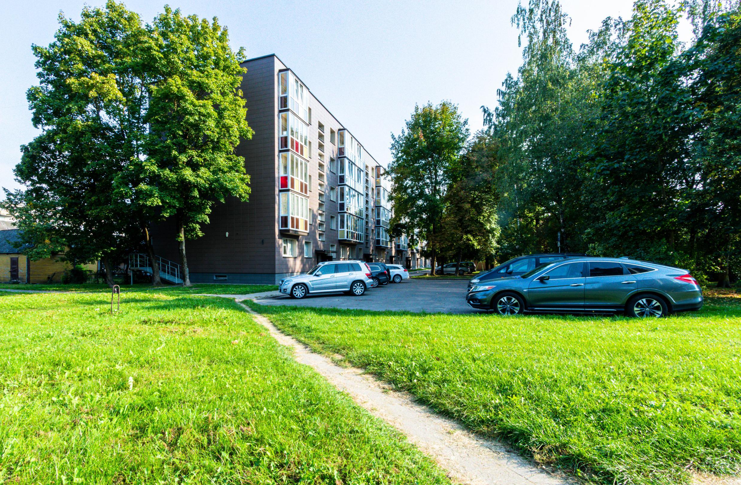 Parduodamas 2 kambarių butas RENOVUOTAME NAME J.Basanavičiaus g., Panevėžyje