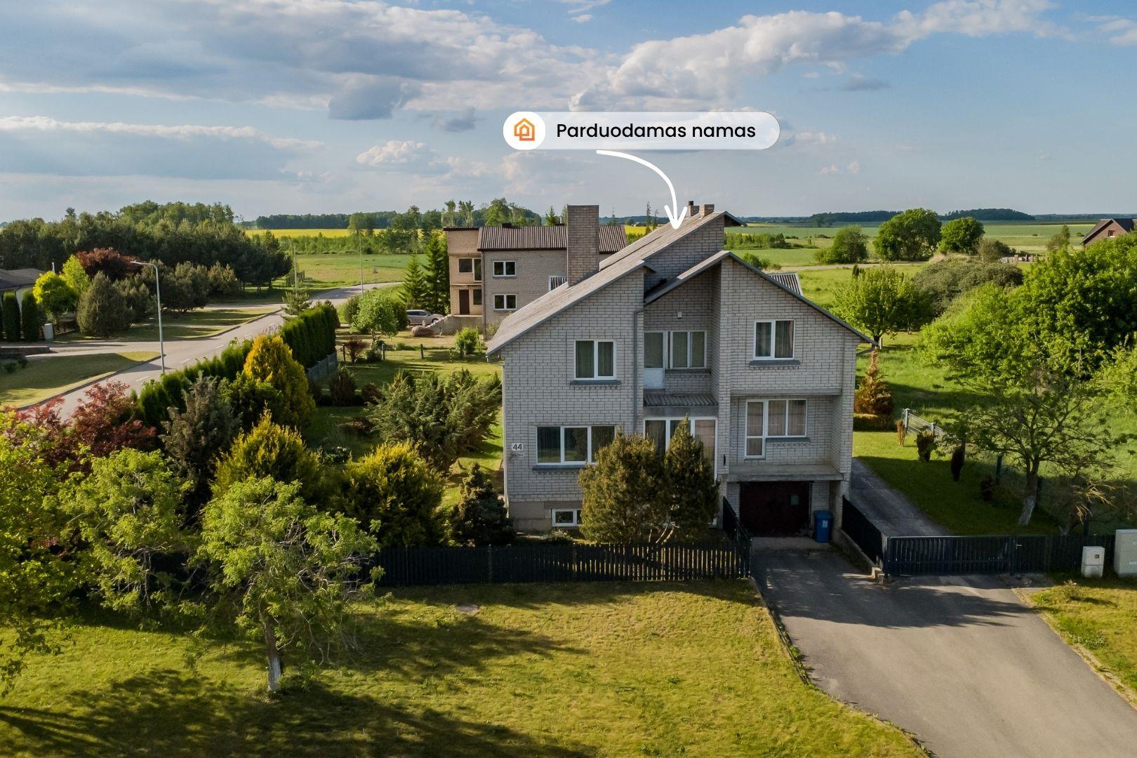 Parduodamas erdvus mūrinis namas Gaudžiočių g. 44, Naujojoje Akmenėje