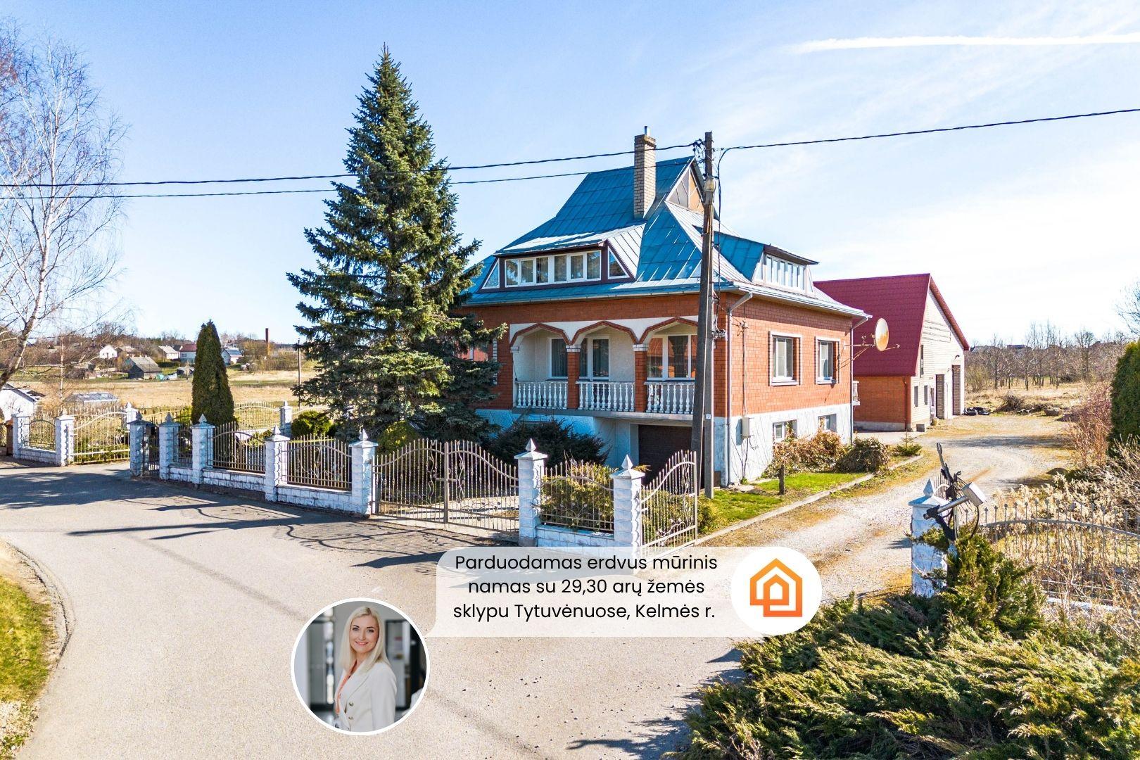 Parduodamas erdvus, mūrinis namas su 29,30 arų žemės sklypu Pievų g., Tytuvėnuose