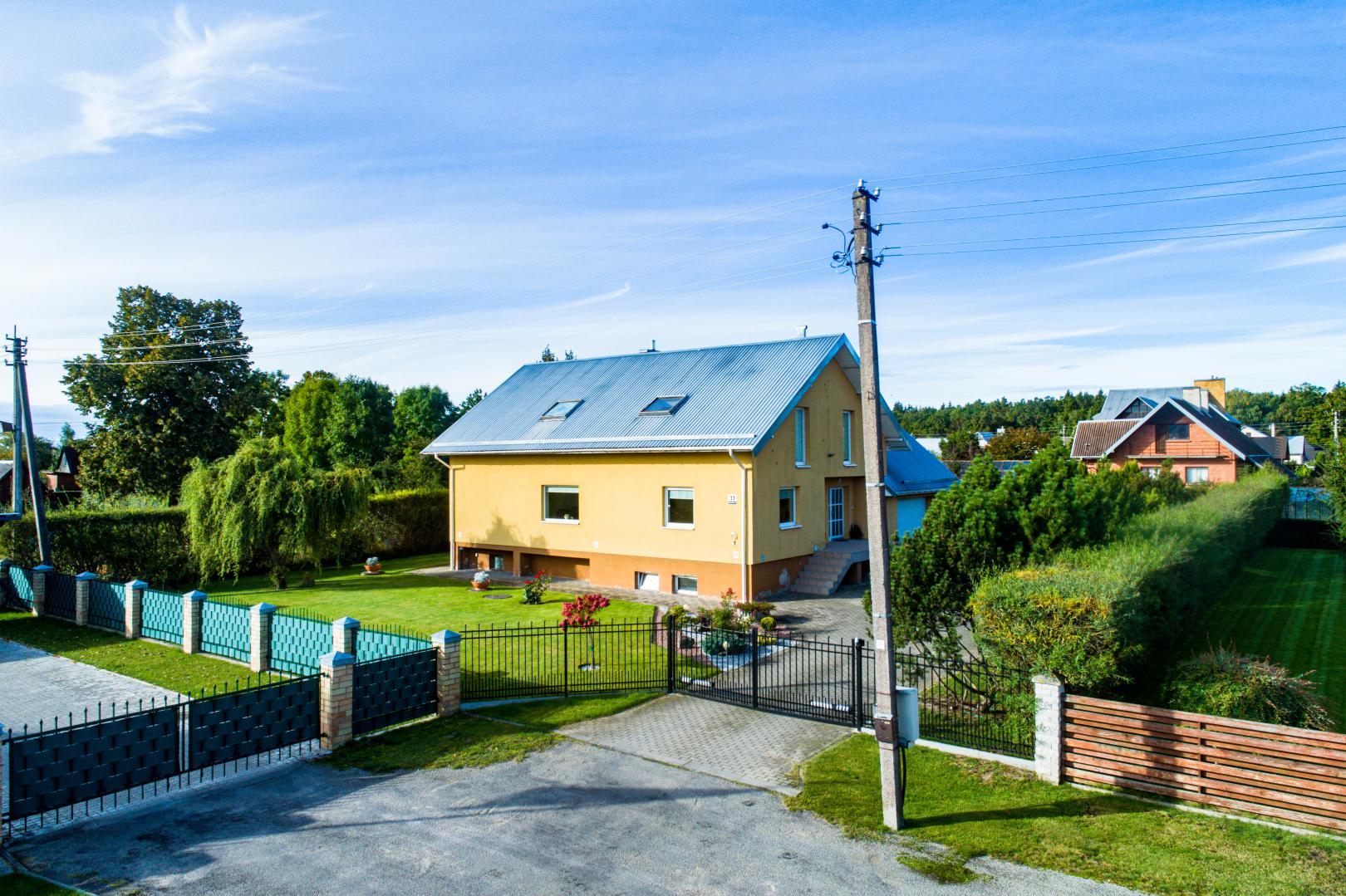 Parduodamas įrengtas 2002 metų statybos namas Piniavoje, tik 4 km iki Panevėžio miesto centro!