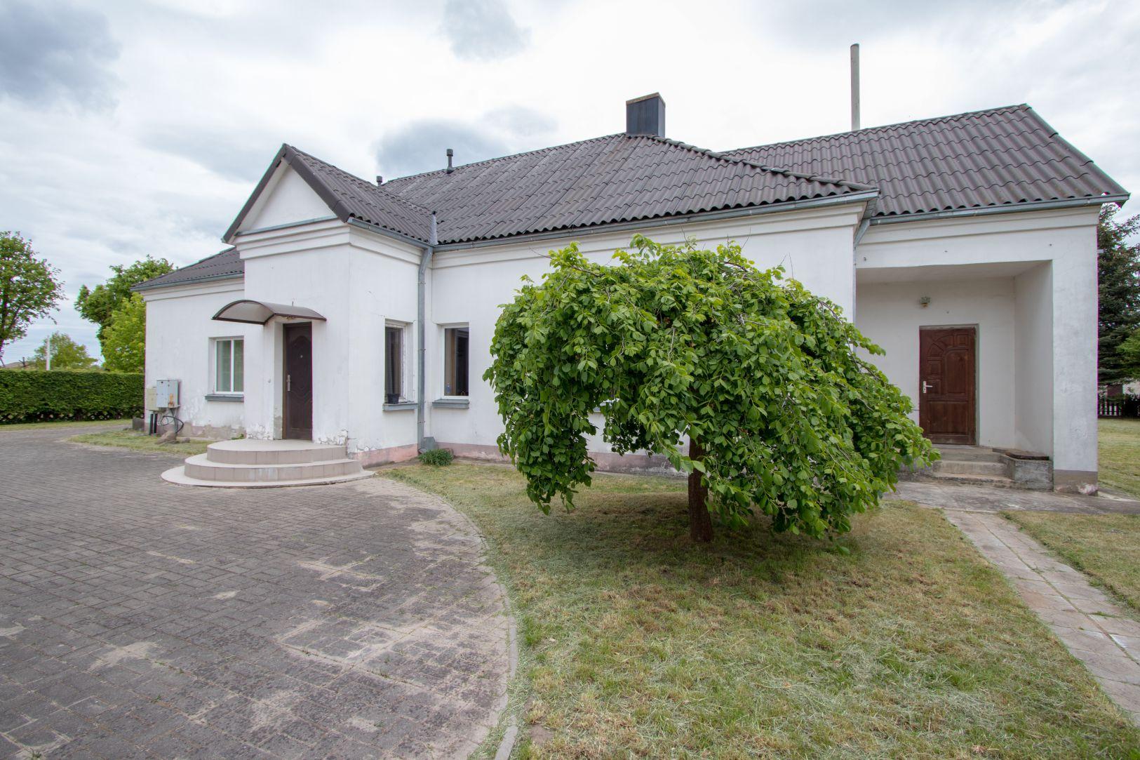 Parduodamas po rekonstrukcijos mūrinis namas Naujojoje Akmenėje, Taikos g.