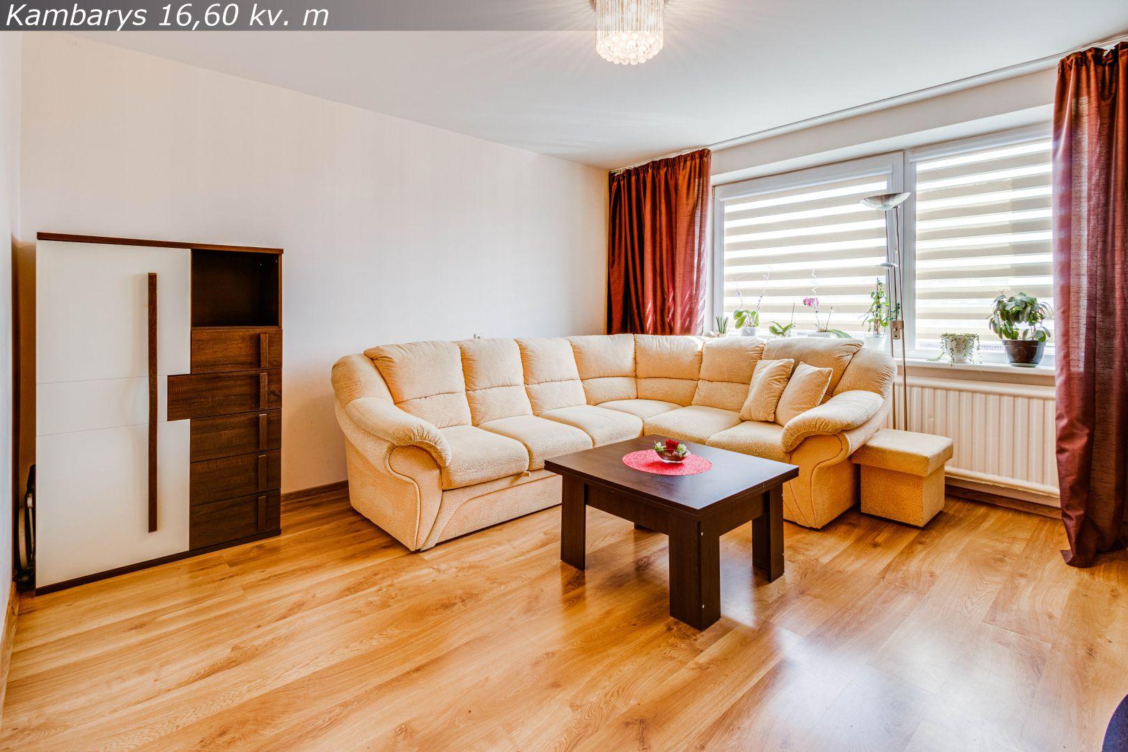 Parduodamas šiltas ir jaukus 2 kambarių butas Architektų g., Šiauliuose.