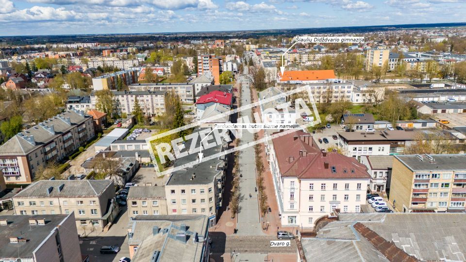 Miesto centre parduodamas erdvus vieno kambario (44,22 kv. m) butas prie pat centrinio bulvaro, Vilniaus g. 217, &Scaron;iauliuose.