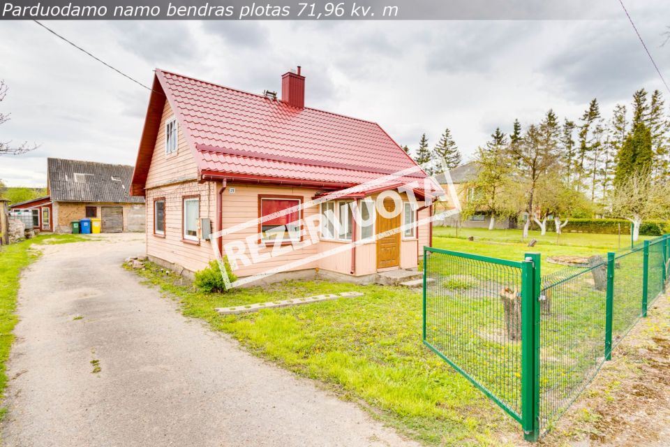 Parduodamas rąstinis namas su 15,72 arų žemės sklypu Beržų g., Bučiūnų k., Joniškio r.