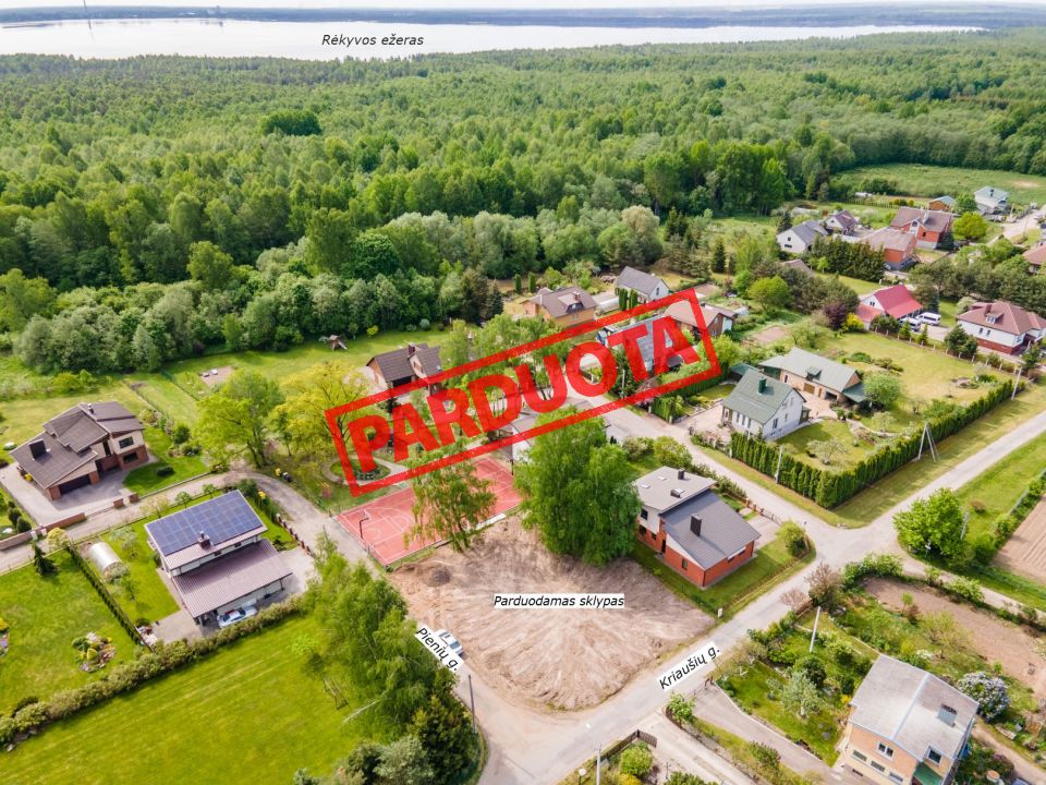 Asfaltuotas privažiavimas! Ramioje vietoje, nuostabiame gamtovaizdyje parduodamas 9,68 arų sklypas Pienių g. 2A, Gegužiuose.