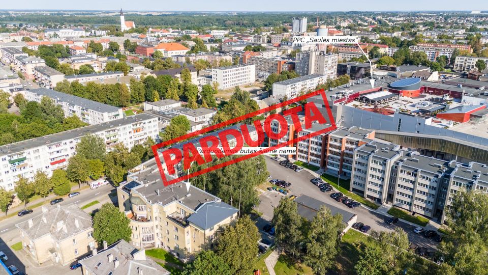 Miesto centre parduodamas erdvus 122,08 kv. m., 5 kambarių butas &scaron;alia PPC &ldquo;Saulės Miestas&ldquo;, A. J. Greimo g. 71A, &Scaron;iauliai.