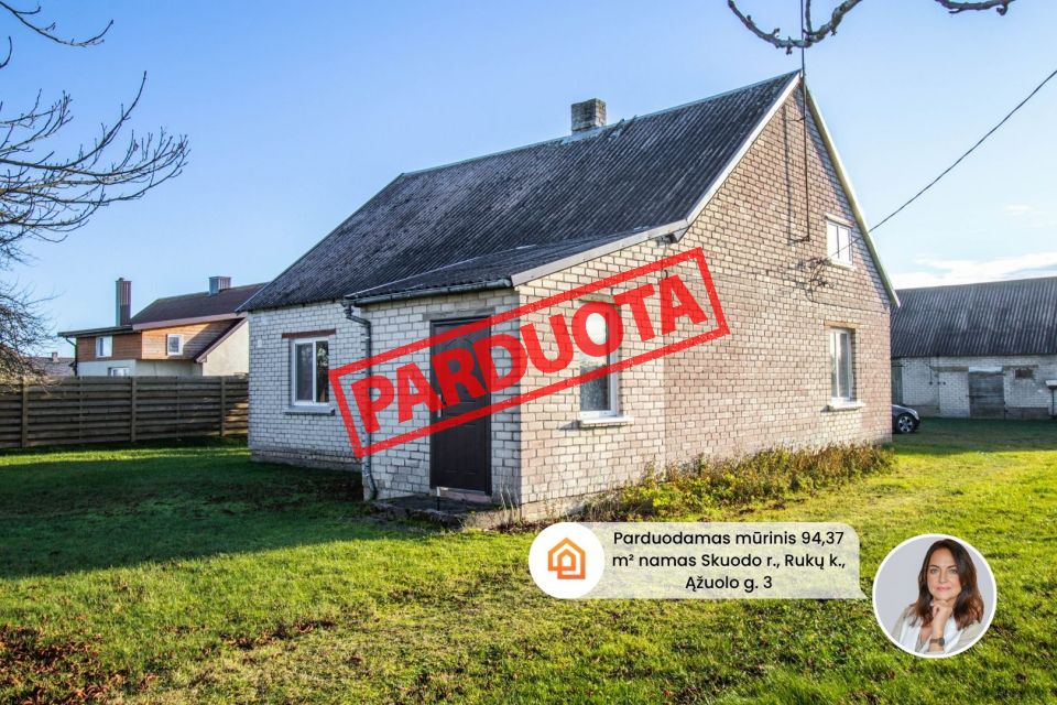 Parduodamas gyvenamasis namas Skuodo rajone, Rukų kaime, Ąžuolo gatvėje, su 18,07 arų žemės sklypu.