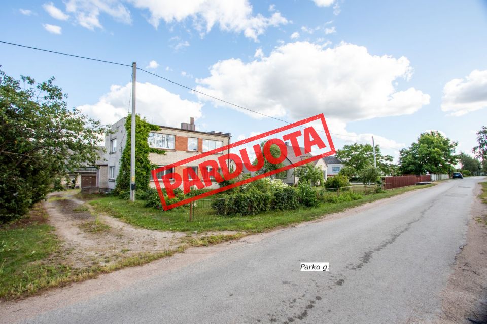 Parduodamas mūrinis namas Parko g. 31, Maneikių k., Kelmės r. (3km nuo Kelmės m.).