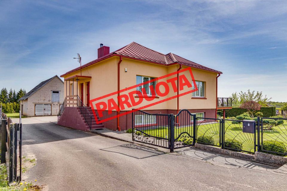 Parduodamas renovuotas namas su erdviu sklypu šalia Telšių, Degaičių k. Telšių r.