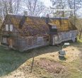 Kurtuvėnų miestelio &scaron;irdyje, i&scaron;skirtinėje vietoje, &scaron;alia Kurtuvėnų bažnyčios, parduodamas 26,62 arų sklypas.