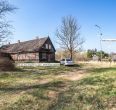 Kurtuvėnų miestelio &scaron;irdyje, i&scaron;skirtinėje vietoje, &scaron;alia Kurtuvėnų bažnyčios, parduodamas 26,62 arų sklypas.