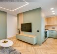 Miesto centre, prie Šiaulių katedros parduodamas išskirtinai ir kokybiškai suremontuotas, šiuolaikinio interjero 2 kambarių butas, Aušros tak. 4, Šiauliuose.