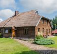 Parduodama sodyba miškų apsuptyje, Telšių r., Sarakų II k. su 3 ha sklypu ir tvenkiniu