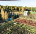 Prienų rajone, Žvyrynų k., šalia miško parduodamas mūrinis namas su 2,5 ha., žemės sklypu.