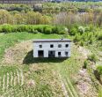 Šalia Jonavos miesto, ramioje vietoje parduodama sodyba su 1,34 ha žemės ūkio paskirties sklypu ir nebaigtos statybos namu, Laukagalių k., Jonavos r.