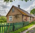 Šalia Radviliškio centro parduodamas kompaktiškas rąstinis  namas,  P. Eimučio g. 3A