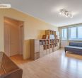 Parduodamas butas Klaipėdoje, Baltijos pr. 5 - 3 kambarių su dviem balkonais, renovuotame mūriniame name, komfortiškam gyvenimui ar investicijai