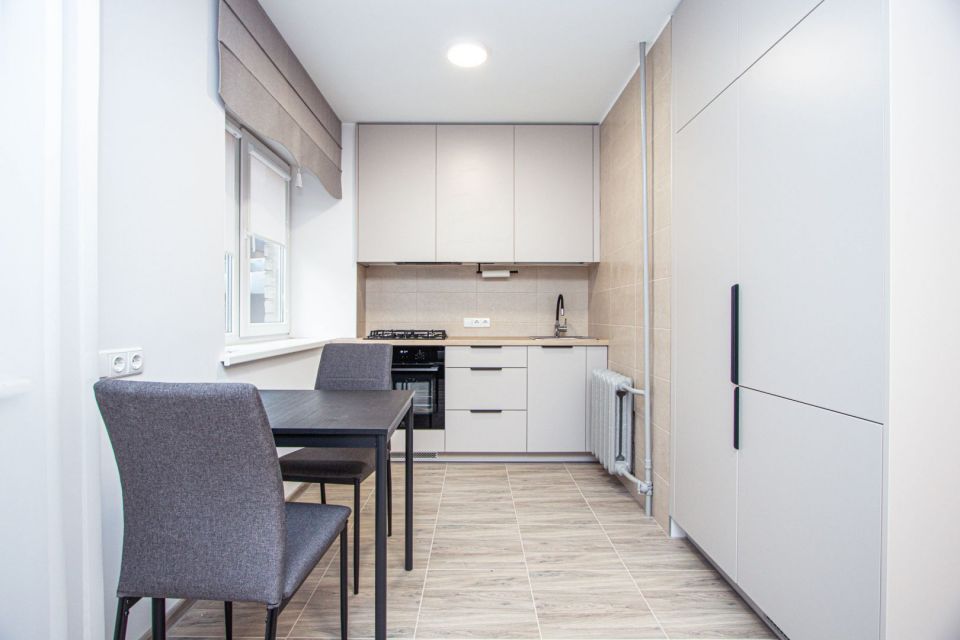 Išnuomojamas miesto centre pilnai įrengtas 2 kambarių butas, Vasario 16-osios g. 31, Šiauliuose