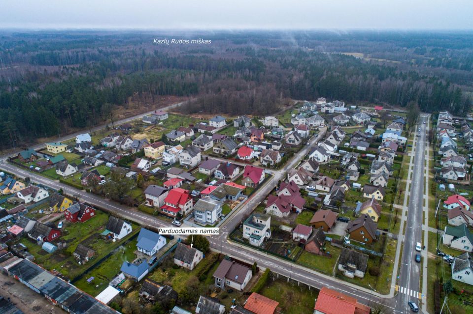 Kazlų Rūdoje, Kęstučio g. parduodamas vieno aukšto gyvenamasis namas su ūkiniu pastatu ir 8,22 arų namų valdos sklypu