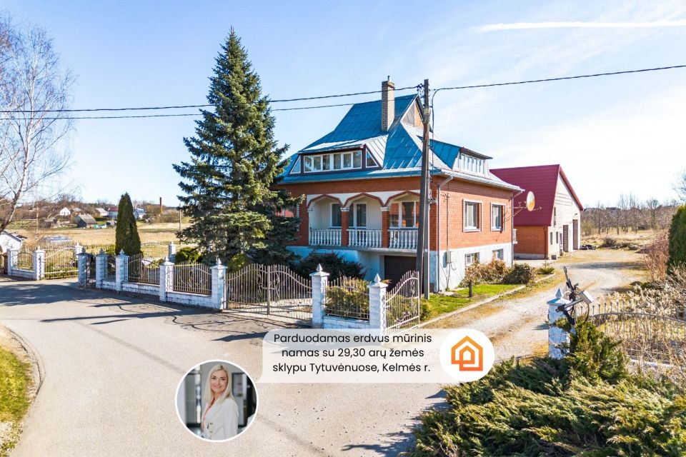 Parduodamas erdvus, mūrinis namas su 29,30 arų žemės sklypu Pievų g., Tytuvėnuose