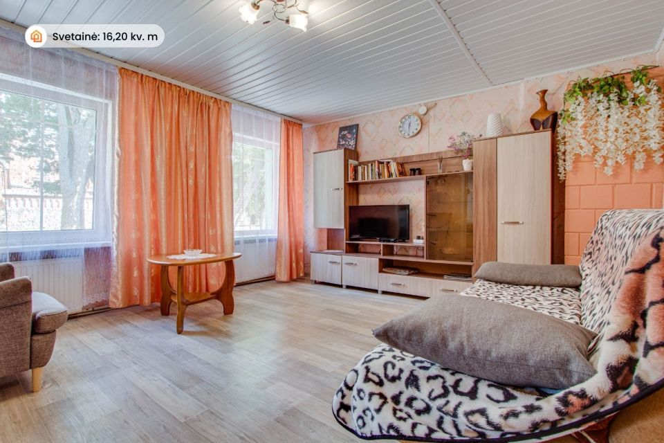 Parduodamas erdvus rąstinis vieno aukšto namas M. Katiliškio g. 8, Gruzdžiai., Šiaulių r.