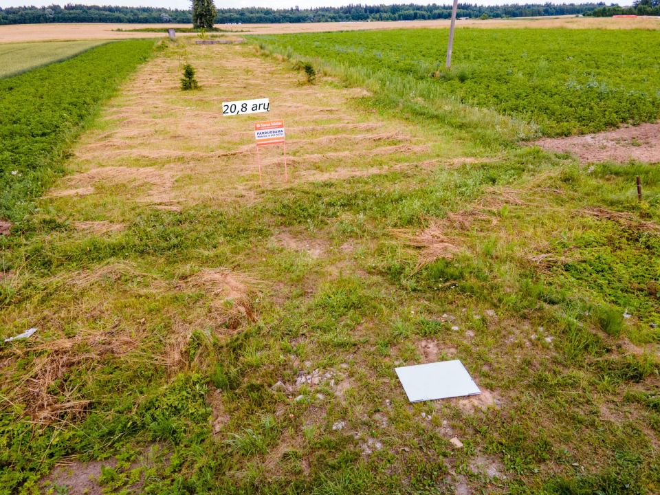 Sklypo ribose visos miesto komunikacijos. Parduodamas 20,8 arų namų valdos sklypas Jonelaičių g. 9, Sauginiai, Šiaulių r.