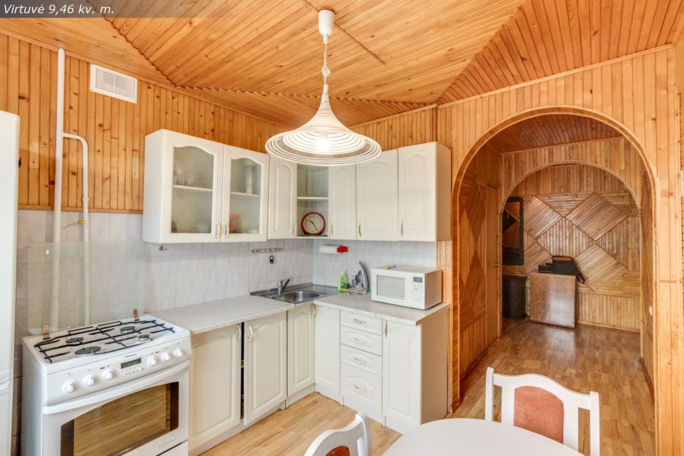 Išnuomojamas tvarkingas ir švarus 3 kambarių butas Dainų g. 104, Šiauliuose.