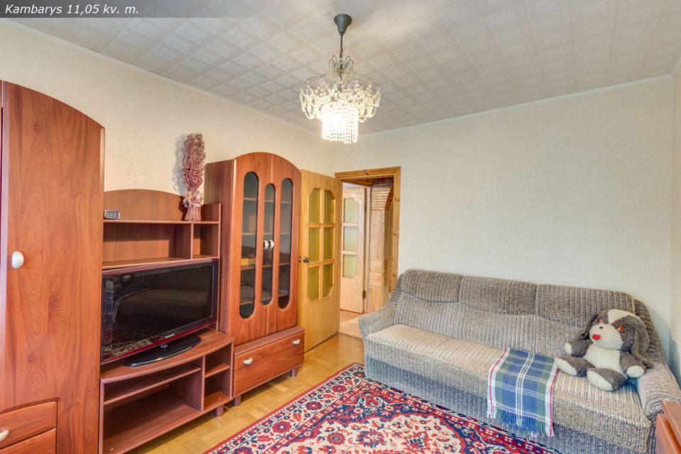 Išnuomojamas tvarkingas ir švarus 3 kambarių butas Dainų g. 104, Šiauliuose.