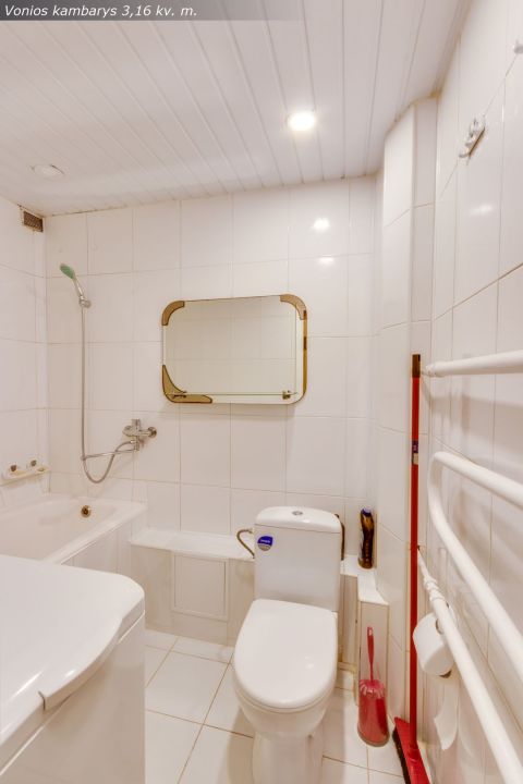 Išnuomojamas tvarkingas ir švarus 3 kambarių butas Dainų g. 104, Šiauliuose.