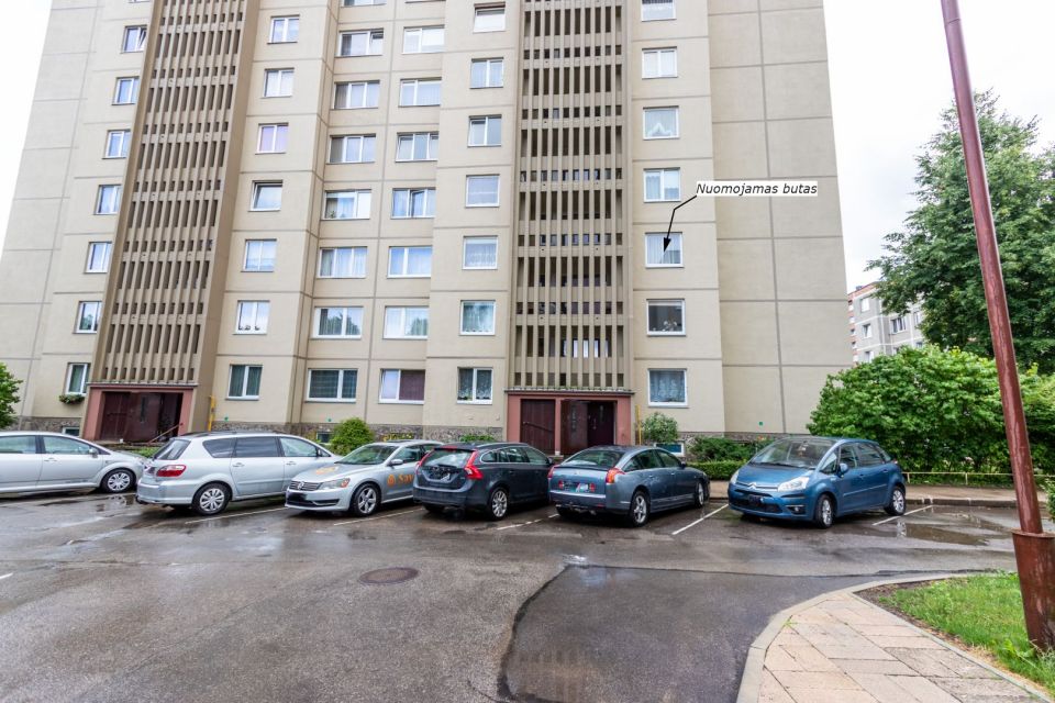 Išnuomojamas tvarkingas ir švarus 3 kambarių butas Dainų g. 104, Šiauliuose.