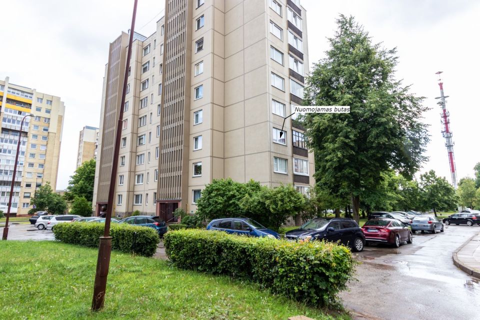 Išnuomojamas tvarkingas ir švarus 3 kambarių butas Dainų g. 104, Šiauliuose.