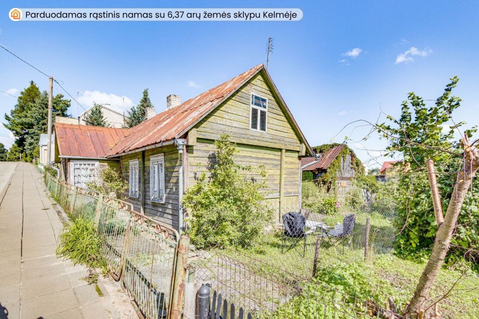 Parduodamas rąstinis namas su 6,37 arų žemės sklypu Kalnų g., Kelmėje.