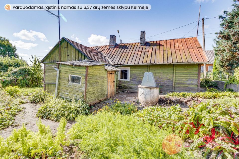 Parduodamas rąstinis namas su 6,37 arų žemės sklypu Kalnų g., Kelmėje.