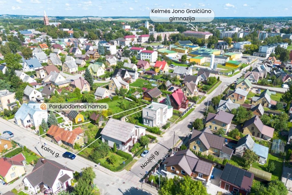 Parduodamas rąstinis namas su 6,37 arų žemės sklypu Kalnų g., Kelmėje.