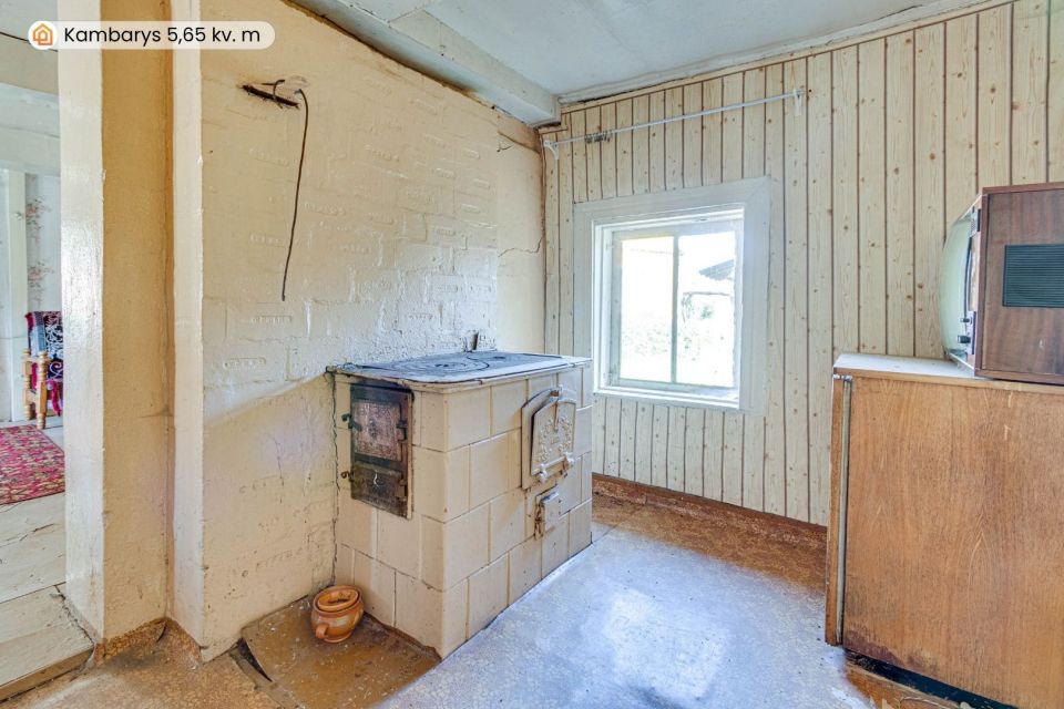 Parduodamas rąstinis namas su 6,37 arų žemės sklypu Kalnų g., Kelmėje.