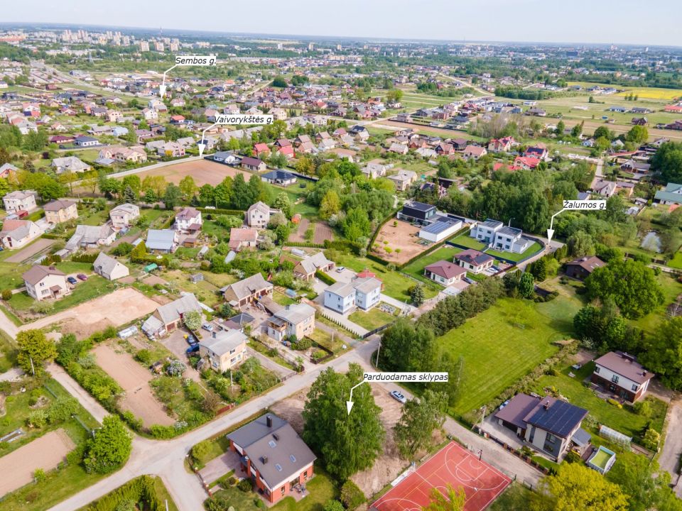 Asfaltuotas privažiavimas! Ramioje vietoje, nuostabiame gamtovaizdyje parduodamas 9,68 arų sklypas Pienių g. 2A, Gegužiuose.