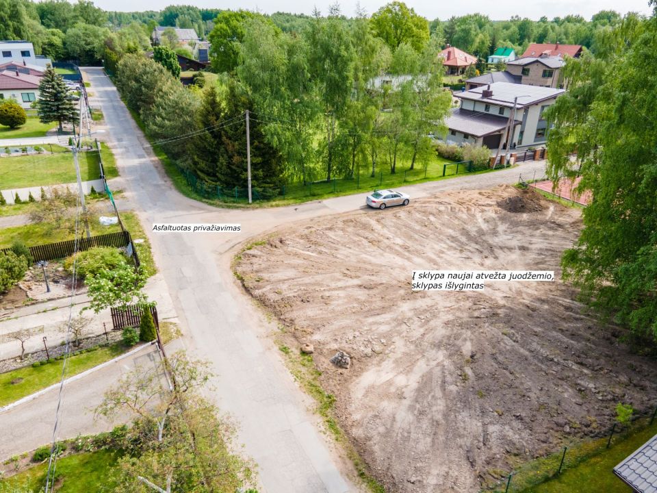 Asfaltuotas privažiavimas! Ramioje vietoje, nuostabiame gamtovaizdyje parduodamas 9,68 arų sklypas Pienių g. 2A, Gegužiuose.