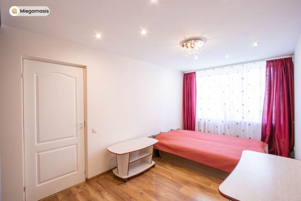 I&scaron;nuomojamas 2 kambarių butas Zoknių mikrorajone, Radvili&scaron;kio g. 116, &Scaron;iauliuose