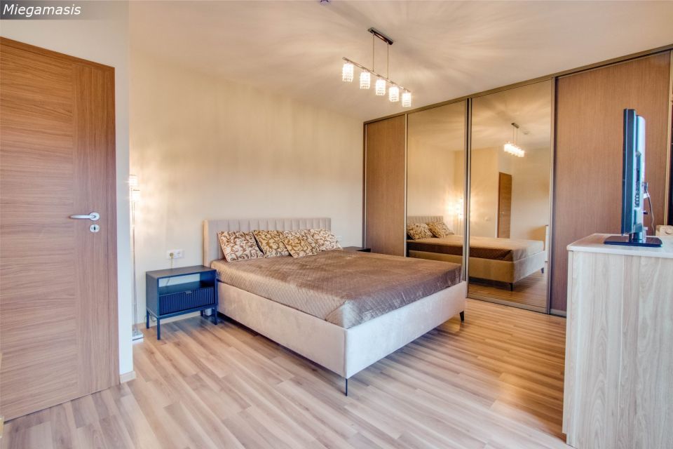 I&scaron;nuomojamas erdvus 3 kambarių butas &Scaron;iaulių mieste, Žaliūkių mikrorajone &ndash; Žaliūkių g. 71, &Scaron;iauliai