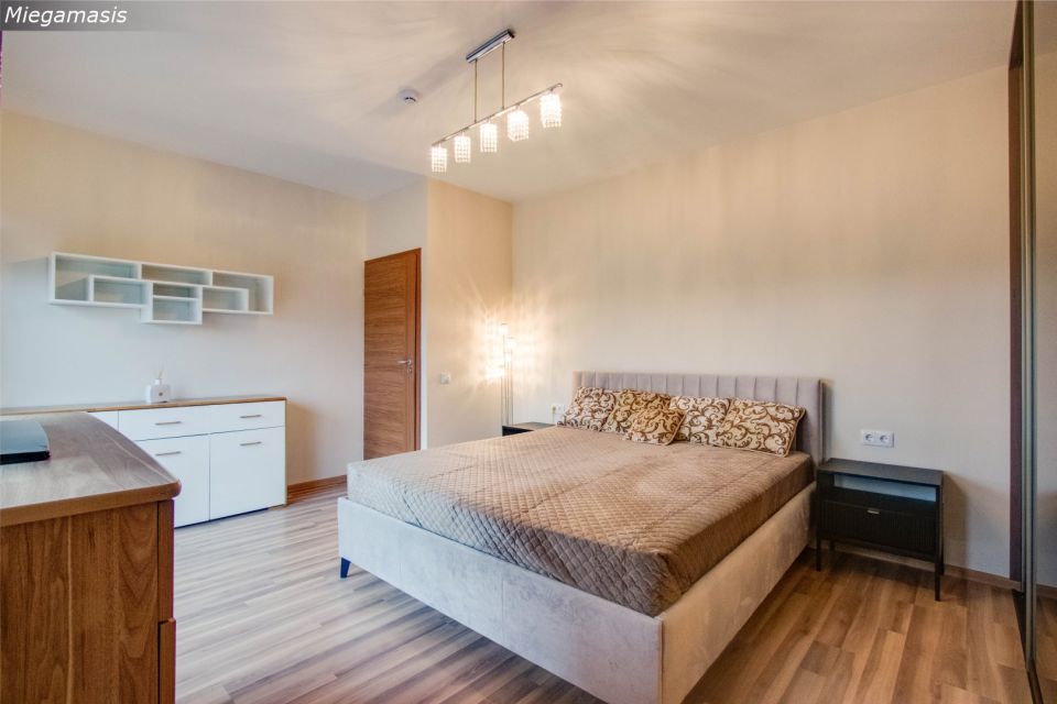 I&scaron;nuomojamas erdvus 3 kambarių butas &Scaron;iaulių mieste, Žaliūkių mikrorajone &ndash; Žaliūkių g. 71, &Scaron;iauliai