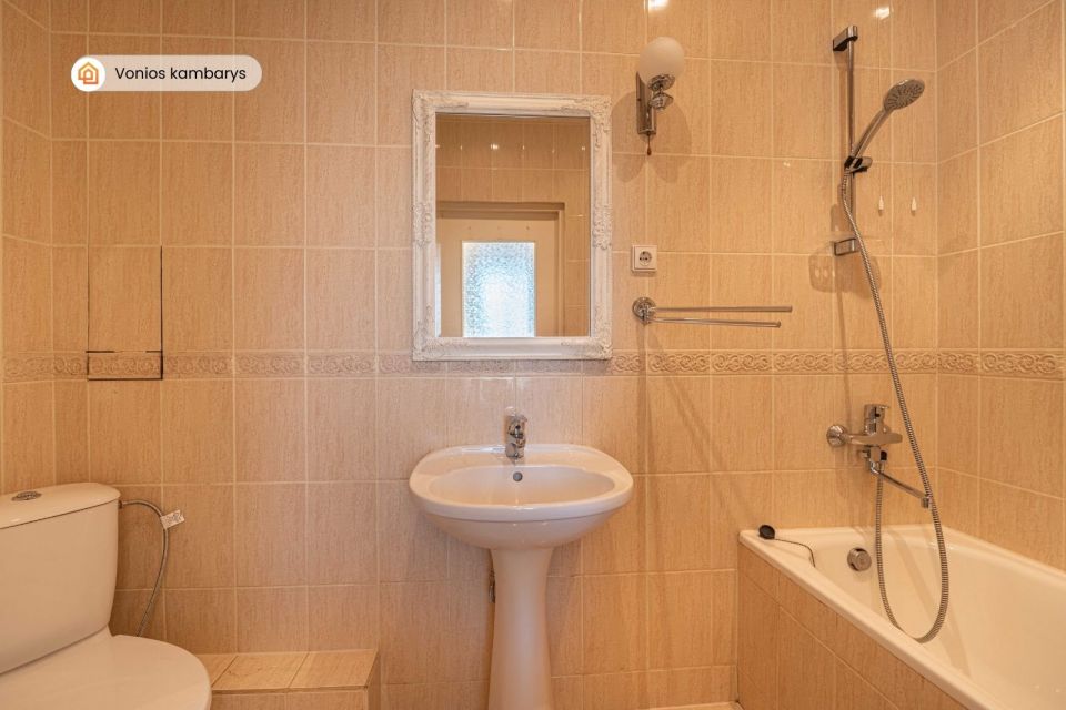 Išnuomojamas erdvus, šviesus ir jaukus 3 kambarių butas Klaipėdos centre, Danės g. 21