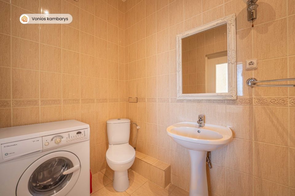 Išnuomojamas erdvus, šviesus ir jaukus 3 kambarių butas Klaipėdos centre, Danės g. 21