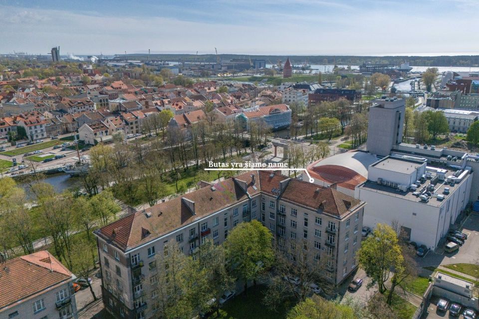 Išnuomojamas erdvus, šviesus ir jaukus 3 kambarių butas Klaipėdos centre, Danės g. 21